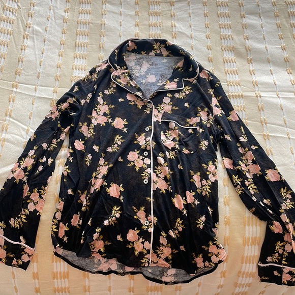 2 Piece Silky Soft Victoria Secret Pajama Set - Picture 1 of 10